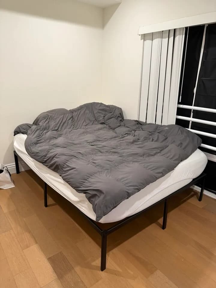 퀸 사이즈 침대 팝니다
					가구
					Los Angeles