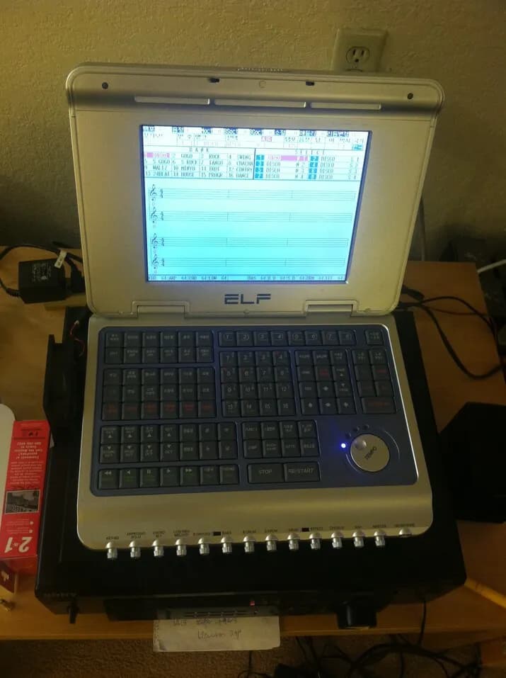 반주기..... 악보..... 우퍼
					무빙세일
					OC