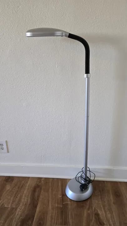 키 큰 스탠드
					무빙세일
					Los Angeles