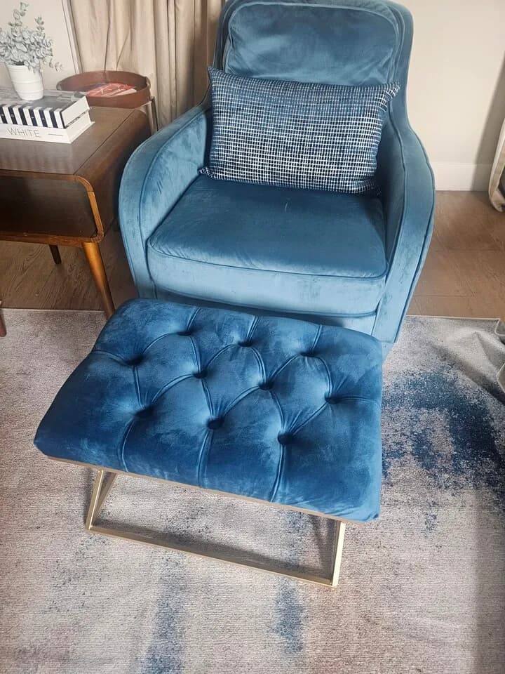 밸벳 오토맨 스툴
					무빙세일
					Los Angeles