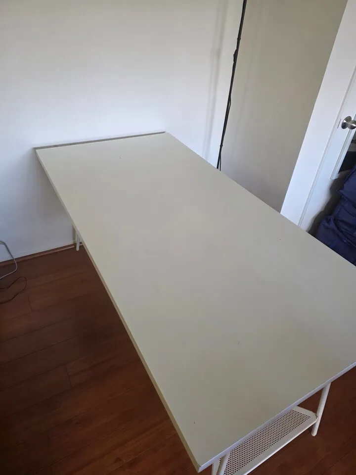 이케아 화이트 식탁
					가구
					Los Angeles