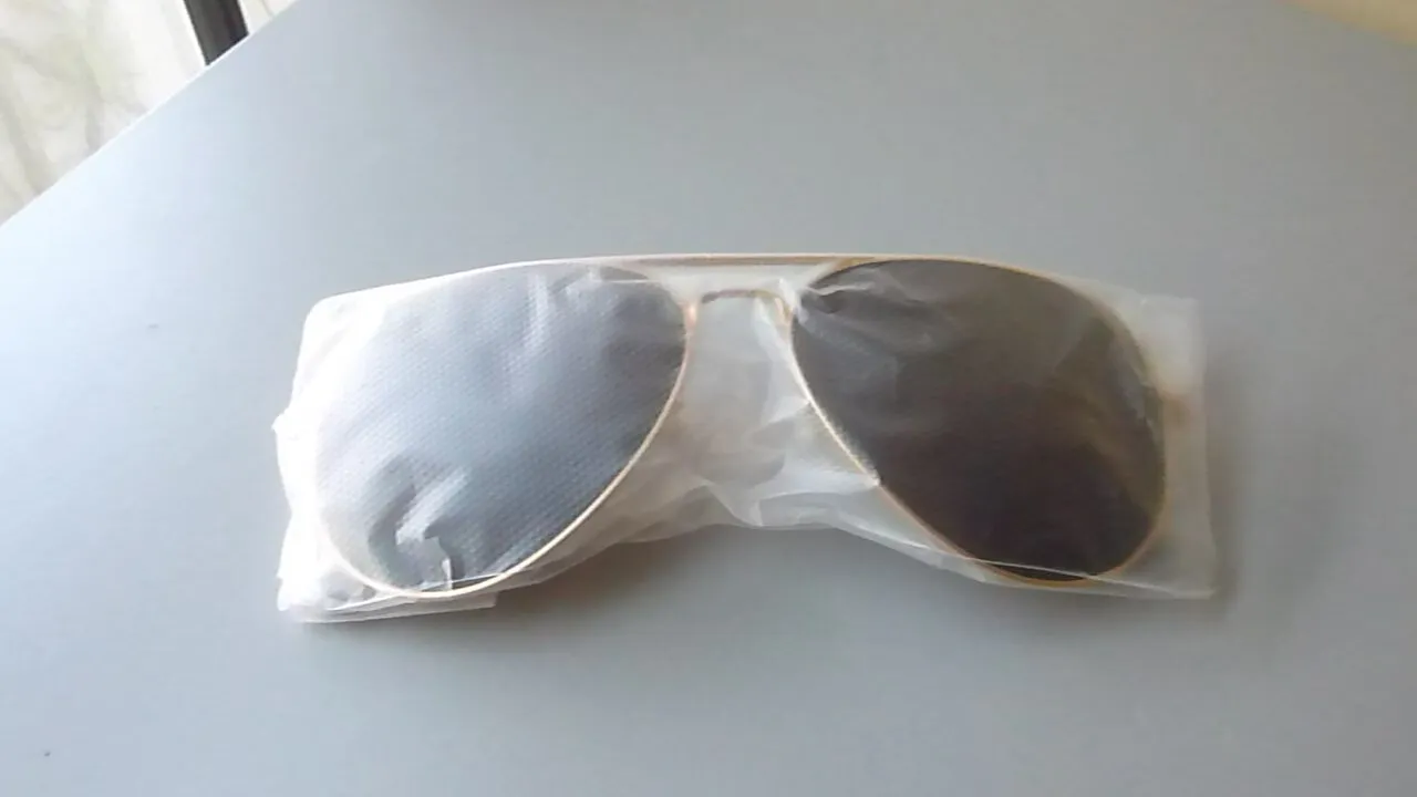 NEW-이태리-레이밴-GOLD/BROWN MIRROR LENS-선글라스-62 MM
					의류/패션
					Los Angeles