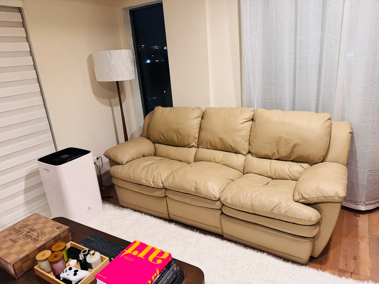 3년된 새거나 다름없는 가죽 소파 팝니다
					가구
					Los Angeles