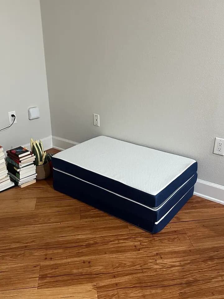 폴딩 매트리스(트윈) 판매합니다
					무빙세일
					Los Angeles