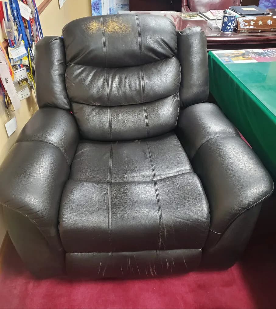 무료 나눔 리클라이너(눕는 의자) 드립니다
					무료나눔
					Los Angeles