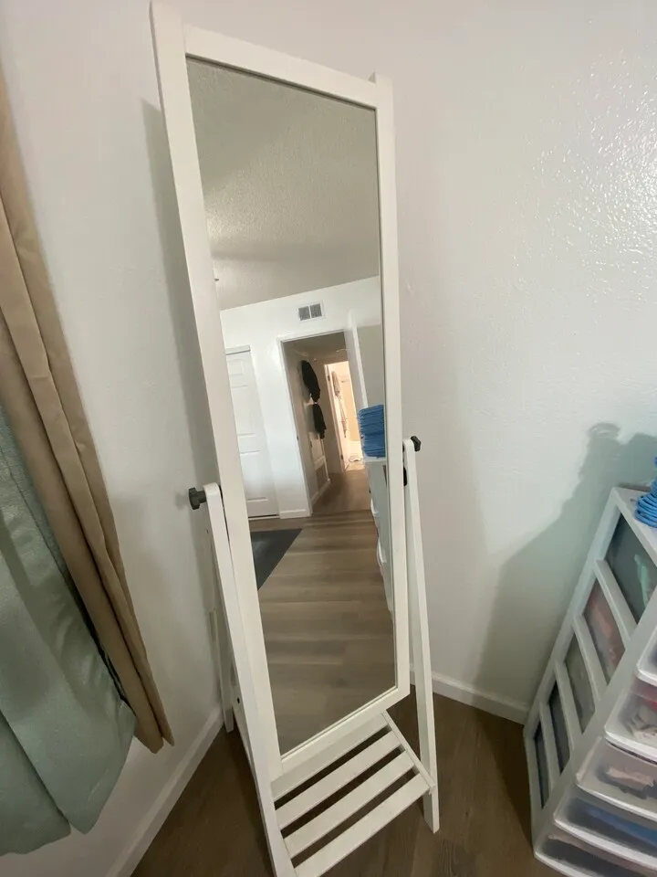 전신 거울
					무빙세일
					Buena Park