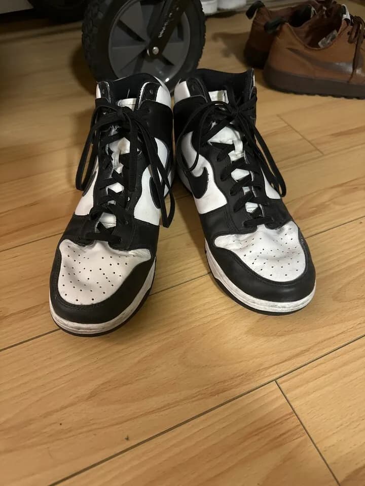 나이키 덩크 범고래 하이 nike dunk panda high US Men 9
					의류/패션
					Korea Town