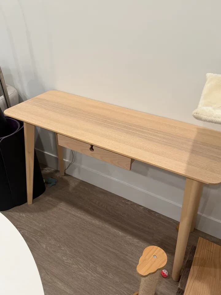 한타픽업only Ikea Lisabo 책상 (거의 새제품)
					가구
					Los Angeles