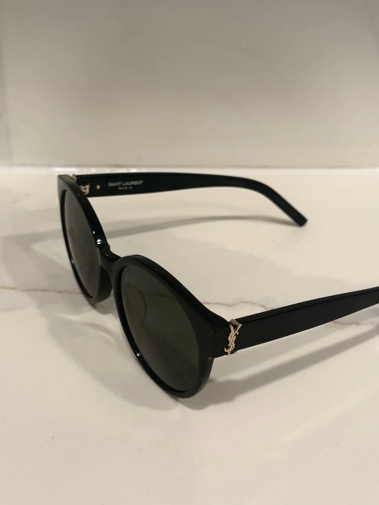 YSL 썬글라스, Martin Kim(마뗑킴) 가방
					의류/패션
					Culver City