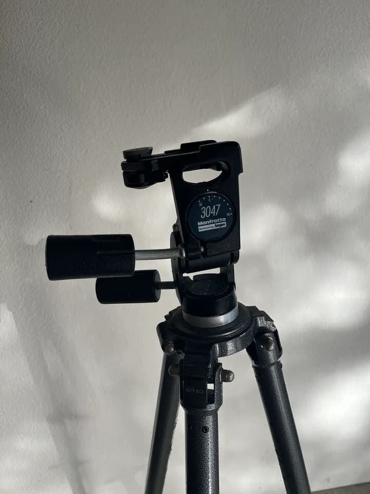 Gitzo 삼각대 / Manfrotto 3047 헤드 세트 (전문가용)
					무빙세일
					Los Angeles
