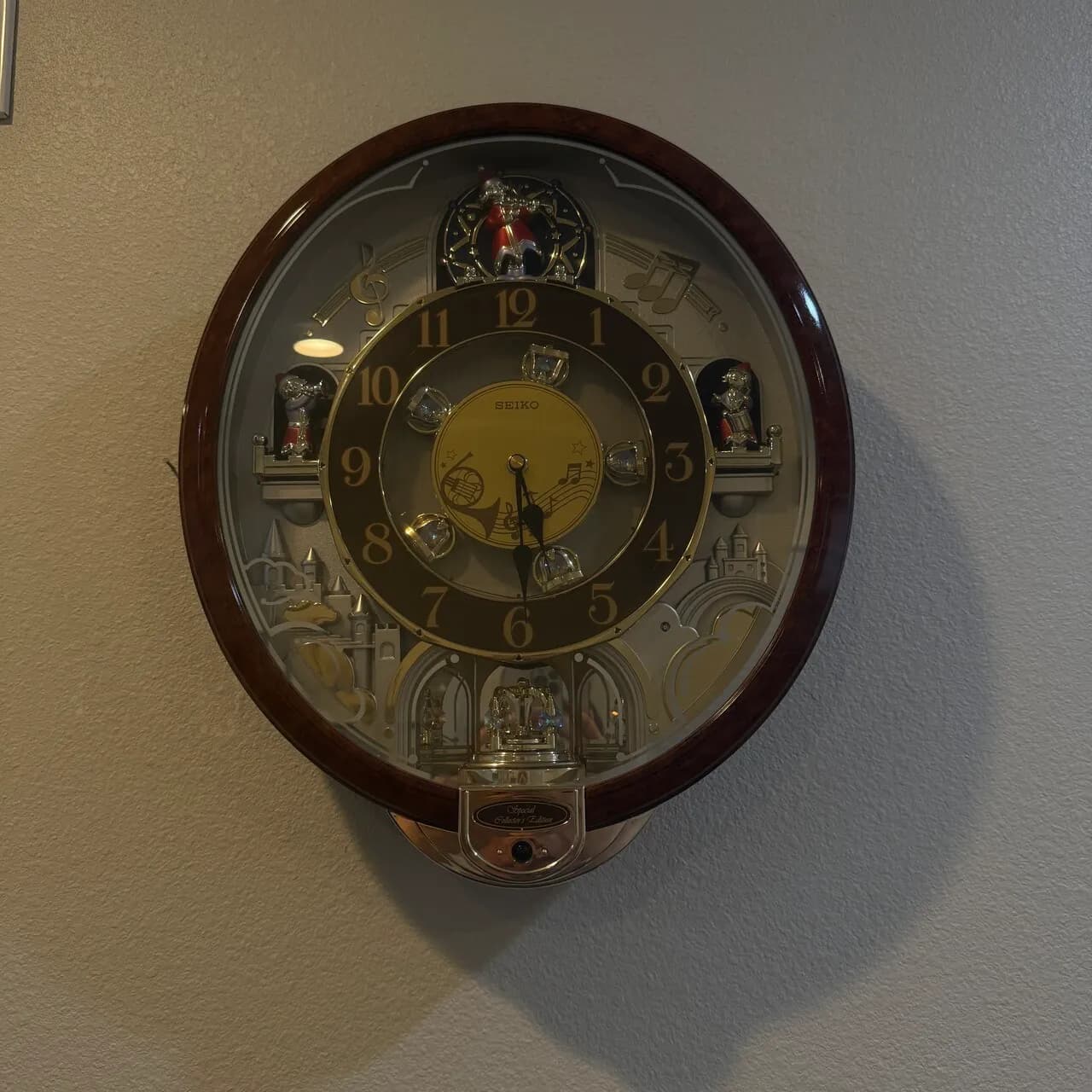 Seiko Melodies In Motion Charming Bell Clock
					무빙세일
					Los Angeles