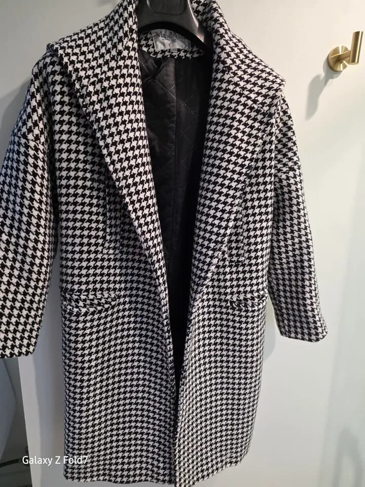 막스마라 여자 코트 이태리 제품 스몰 미디움 사이즈
					의류/패션
					오랜지