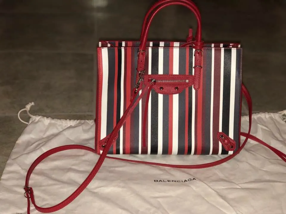 비톻 가방 1500, 발렌시아 1100
					의류/패션
					엘에이 한인타운