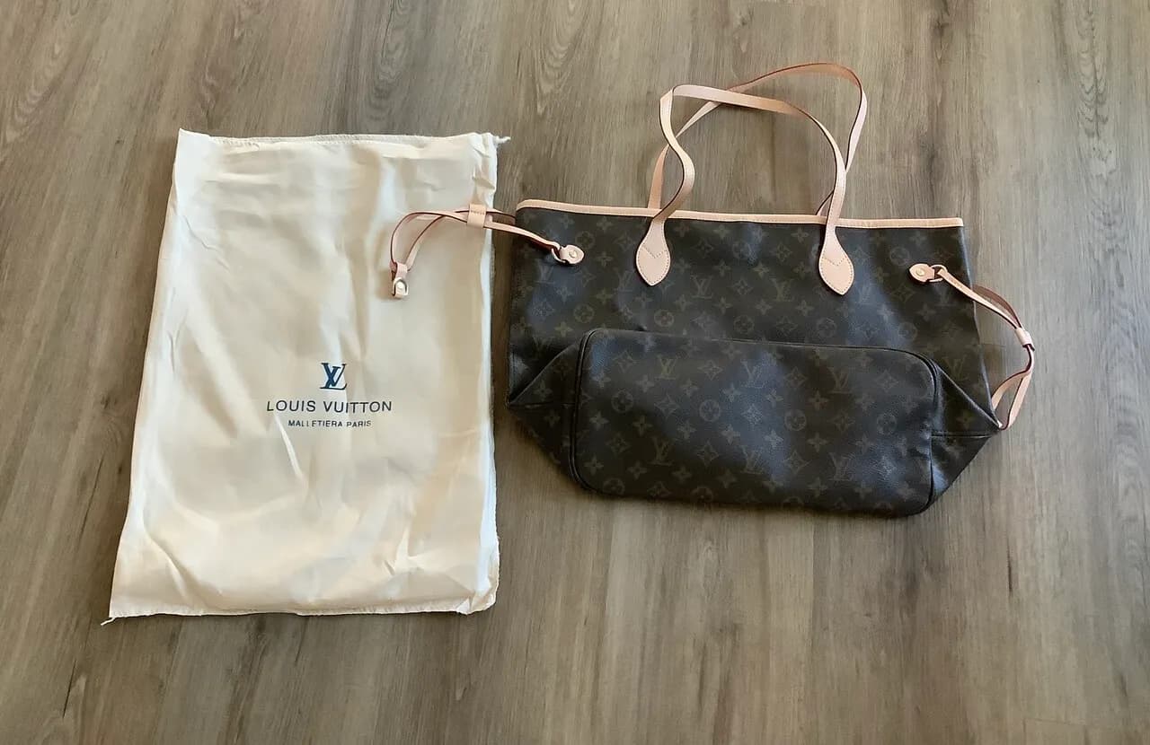 루이뷔통(가.새거)
					의류/패션
					플러튼