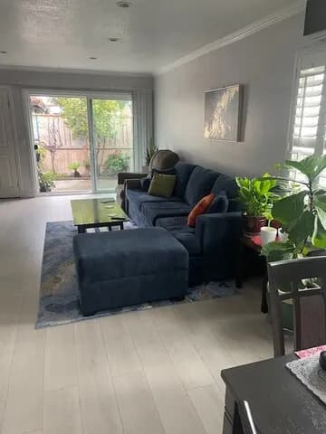 Sofa/Ottoman
					가구
					Irvine
