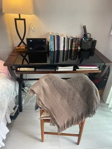 Computer Desk
					무빙세일
					Irvine