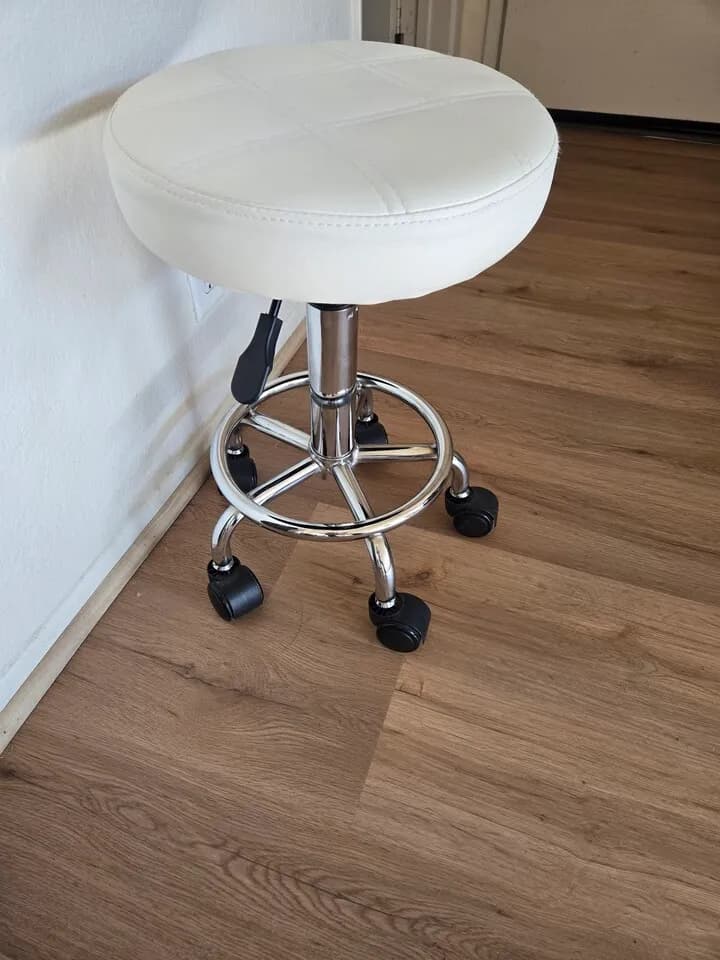 Rolling chair new $40 Display Rolling shelf new
					무빙세일
					부에나팍