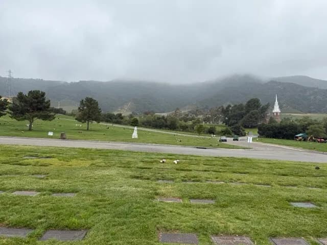 Forest Lawn Hollywood Hills 묘자리 - 2 plot 양도합니다.
					기타
					Los Angeles