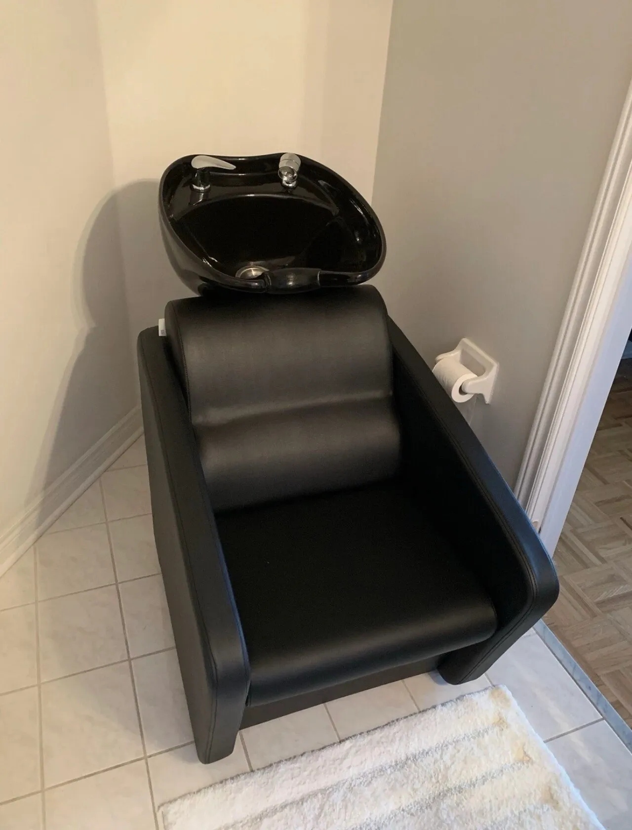 샴푸대 & 미용의자 팝니다.
					기타
					Lomita