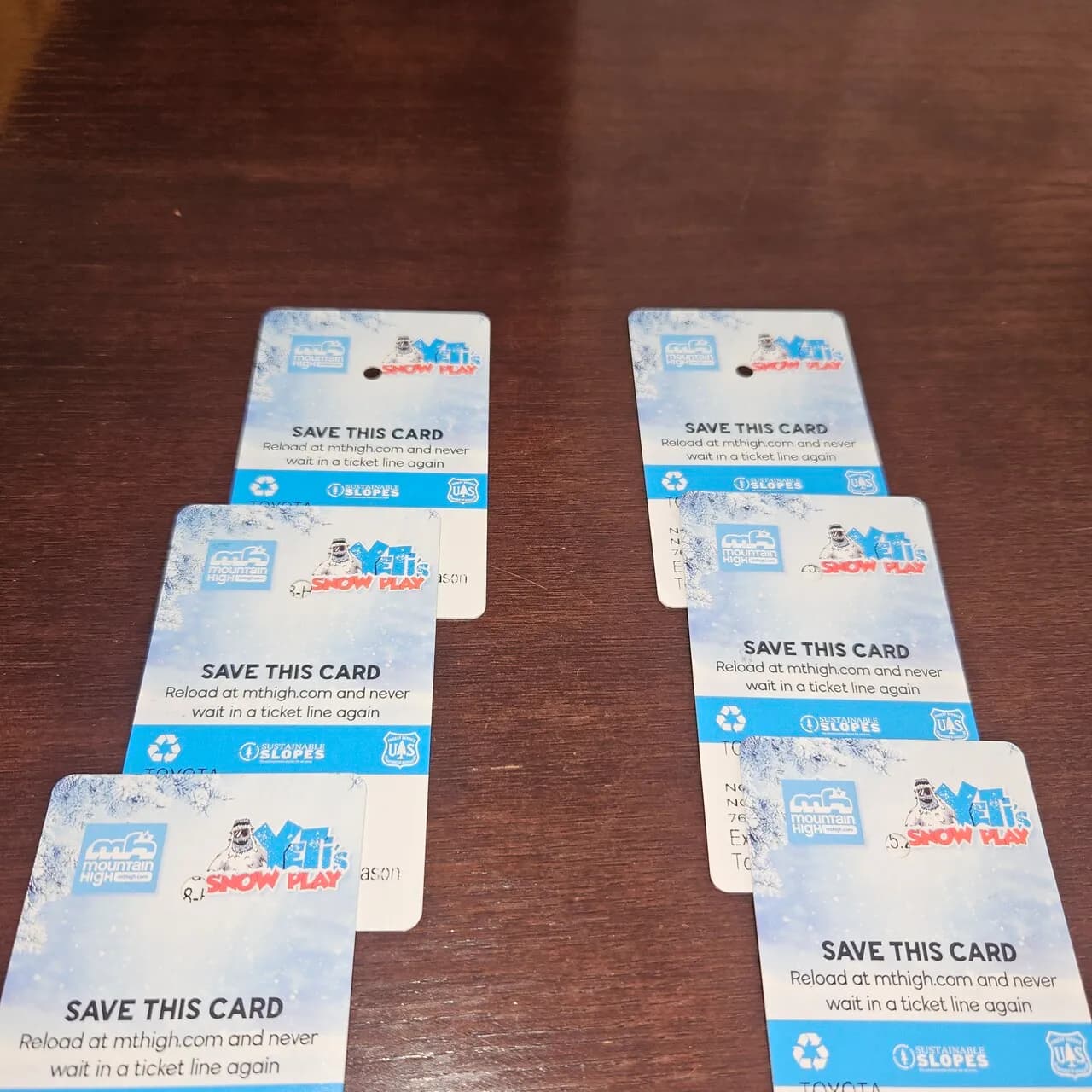 마운틴 하이 스키 리프트 티켓
					운동/건강
					Glendale