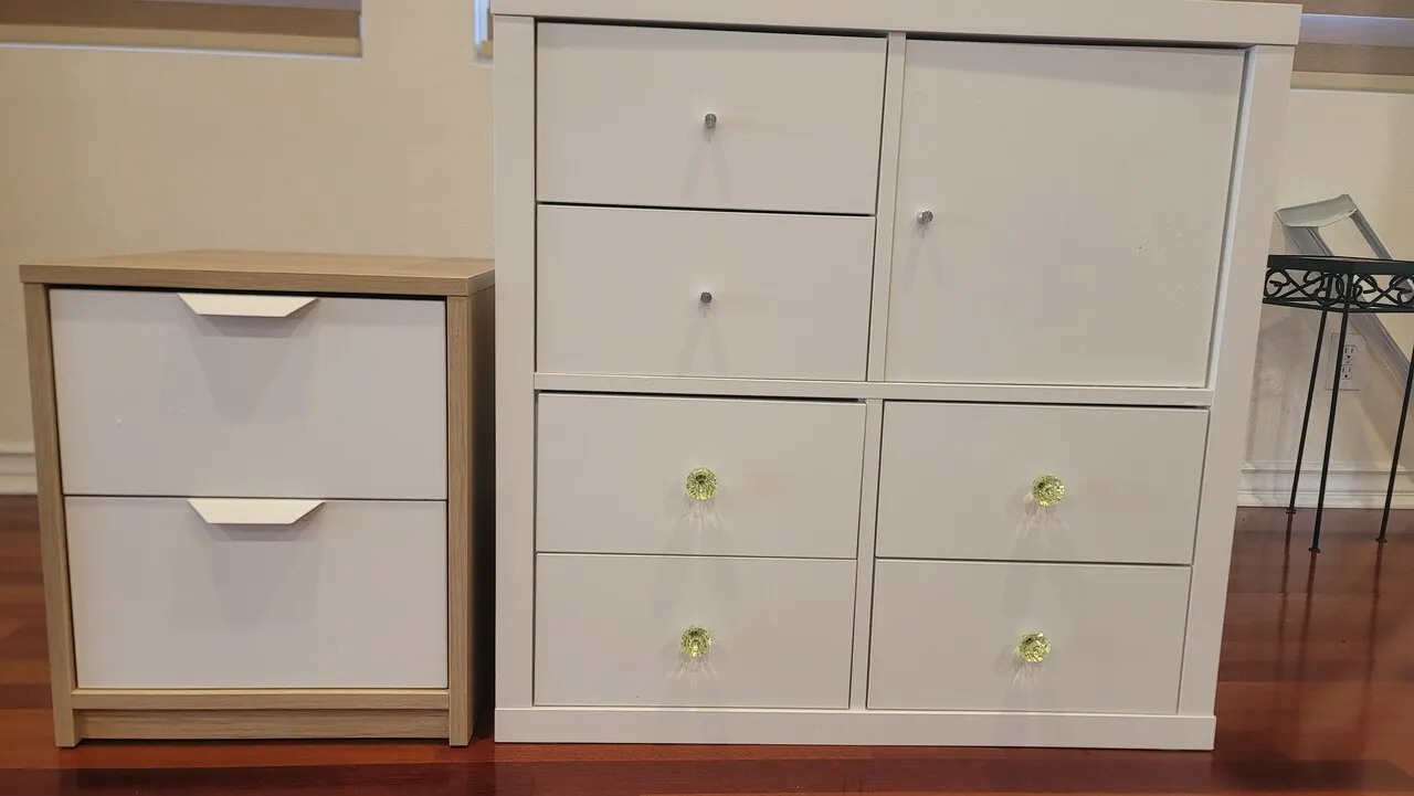 예쁜 우드서랍장2개+ 유틸리티카트(새제품)+새조명(데스크)
					가구
					Oc.la