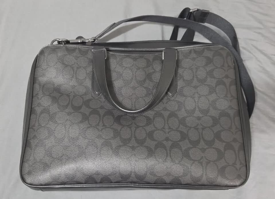 Coach Graham Slim Brief In Signature Canvas
					의류/패션
					Irvine