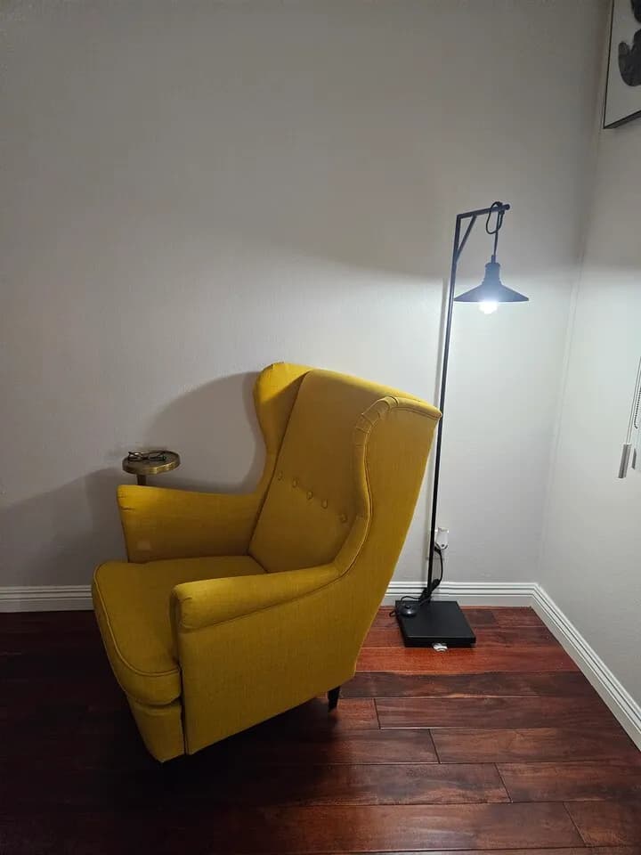 플로어 램프
					무빙세일
					Glendale