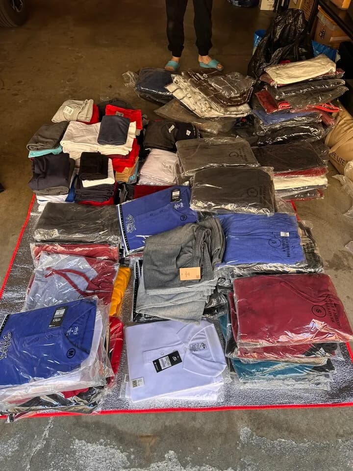 다양한 옷 300벌
					의류/패션
					Carson