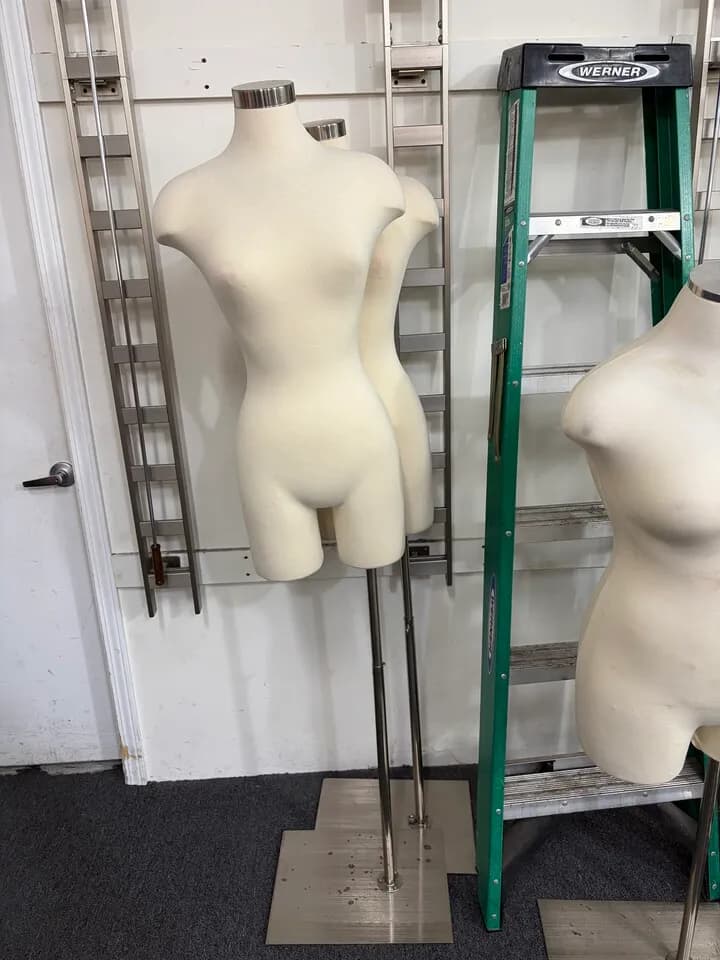 Mannequin 팝니다
					기타
					Van Nuys