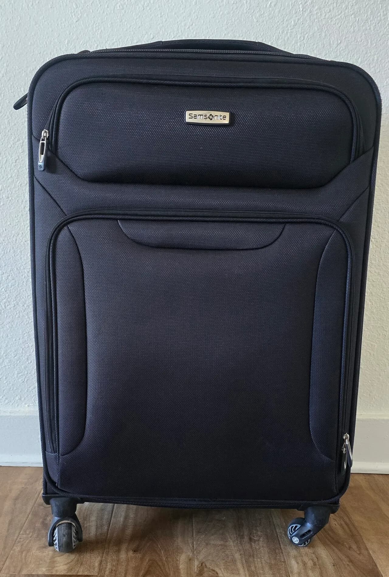 상태 아주 좋은 여행용 가방 (Samsonite)
					무빙세일
					Los Angeles