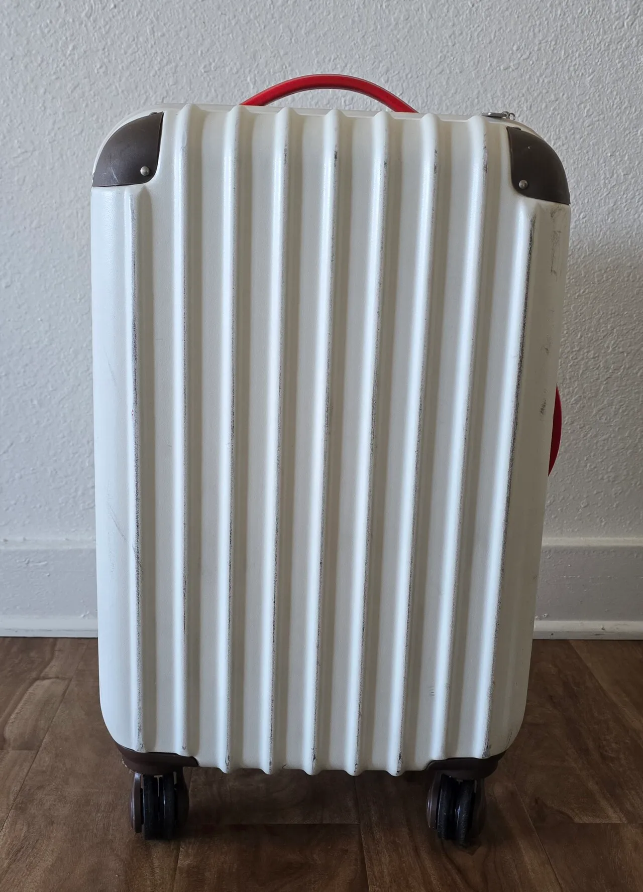 상태 아주 좋은 여행용 가방 (기내용)
					무빙세일
					Los Angeles