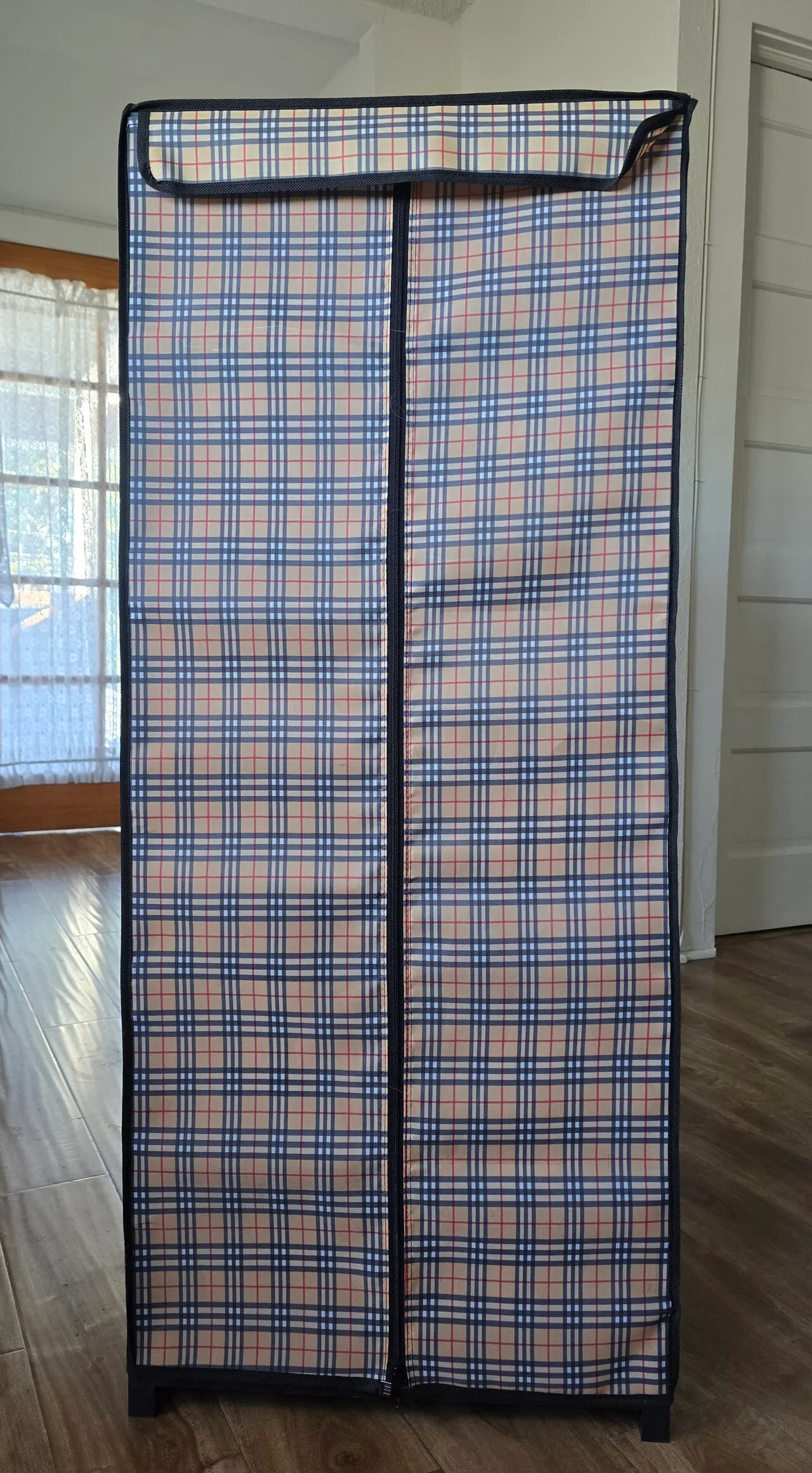 상태 아주 좋은 수납옷장
					무빙세일
					Los Angeles