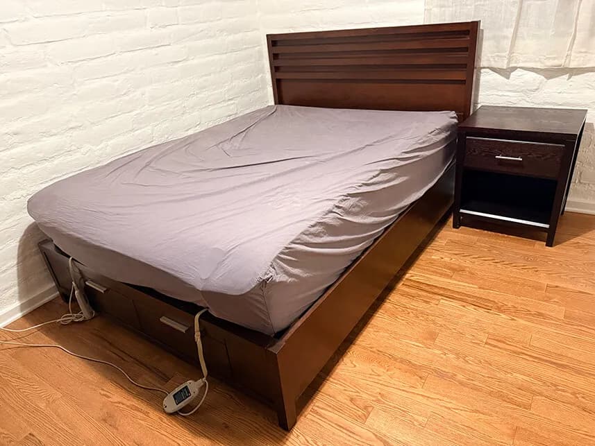 (4-PIECE) SOLID WOOD QUEEN BEDROOM SET
					무빙세일
					La Canada Flintridge