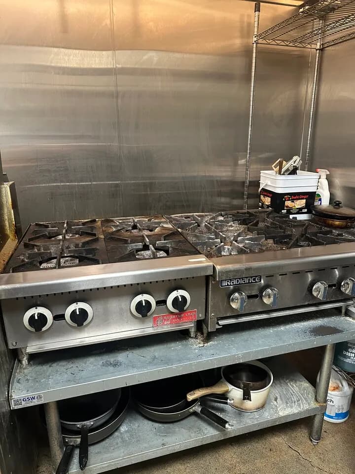 식당 정리합니다 냉장. 냉동고
					기타
					Santa Ana