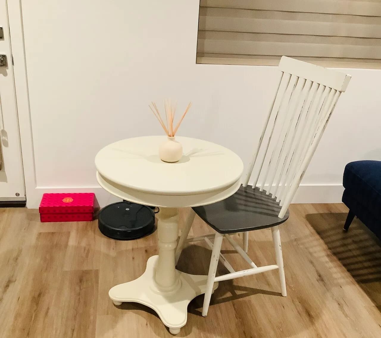 24인치테이블과의자
					무빙세일
					플러튼