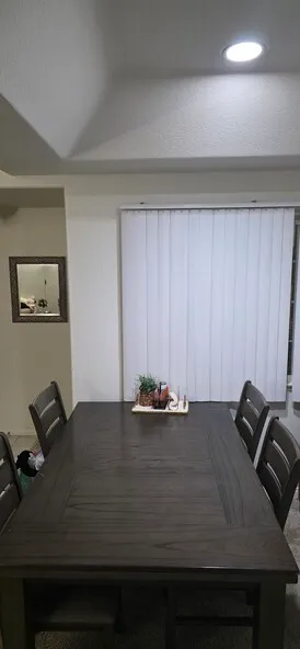 식탁 판매
					무빙세일
					La Habra