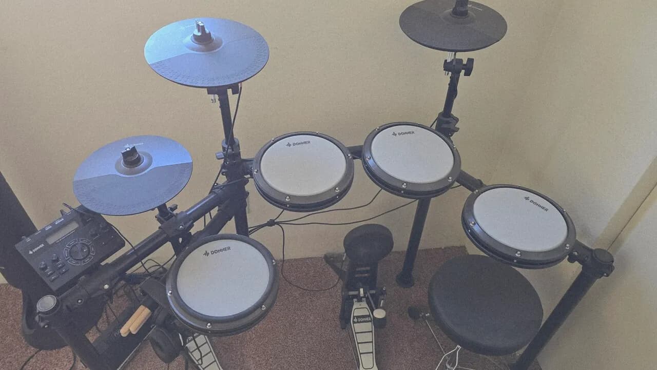 전자드럼, 기타, 짐벌
					무빙세일
					Harbor City