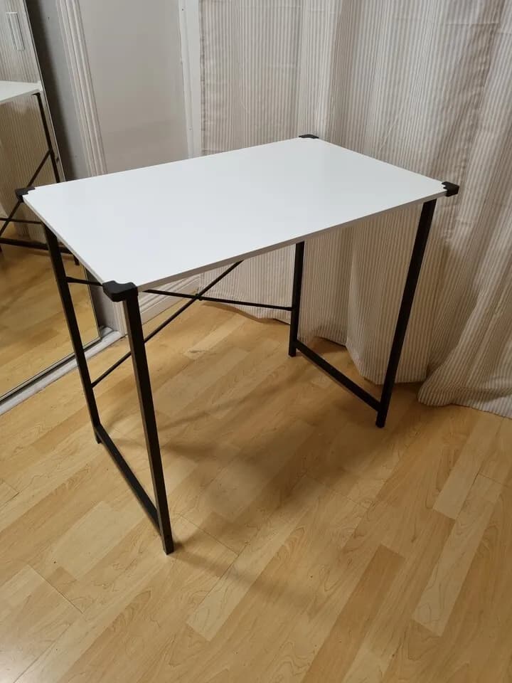 가볍고 상태 좋은 책상 팝니다.
					가구
					Santa Ana