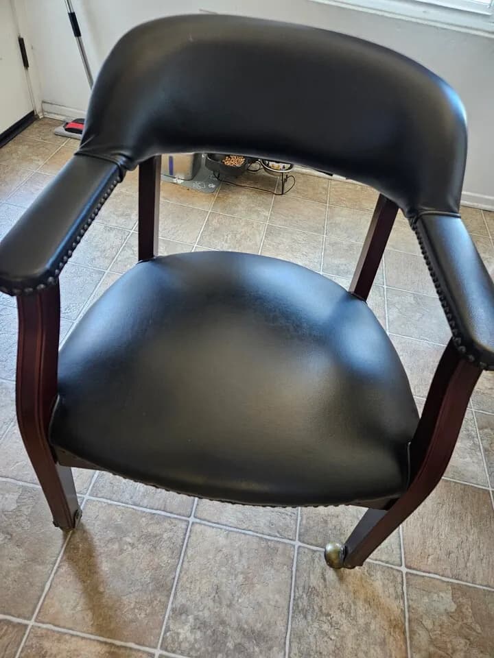 돌 테이블하고 바퀴달린 의자팝니다
					가구
					LA