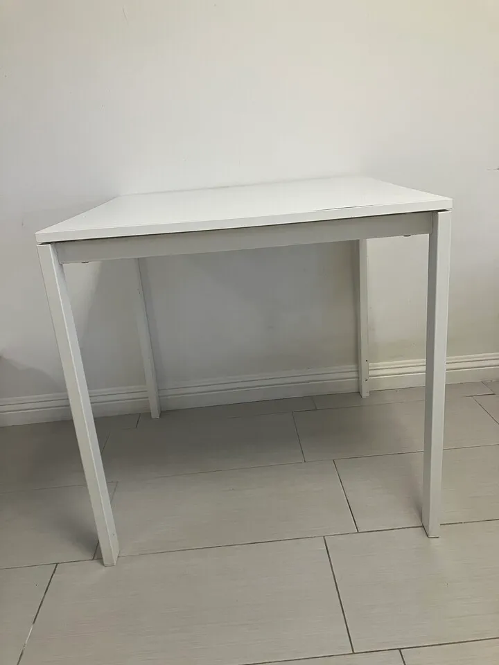 다용도 이케아 테이블
					가구
					La Koreatown