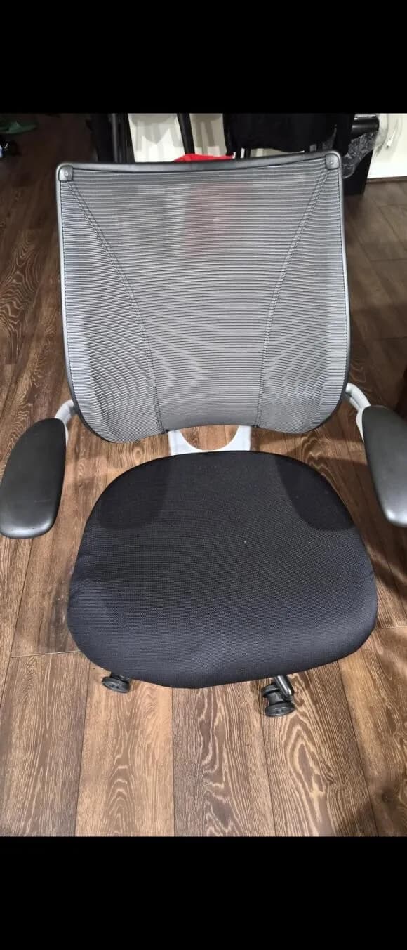 Humanscale chair 상태좋아요 버뱅크픽업
					무빙세일
					Burbank