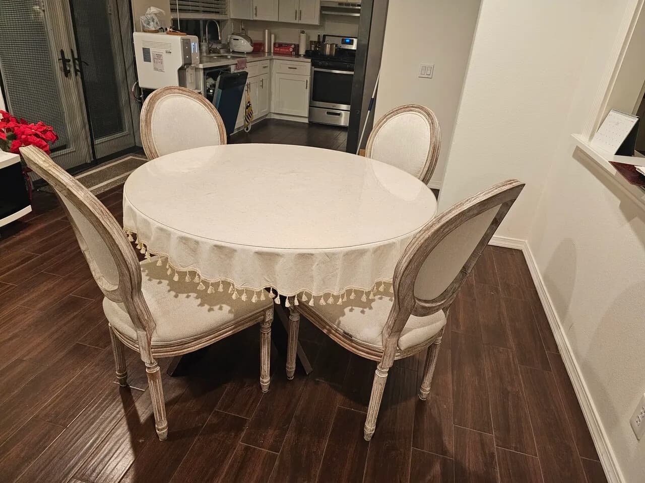 원형 글래스탑 식탁 셋트 팔아요
					가구
					Chino Hills