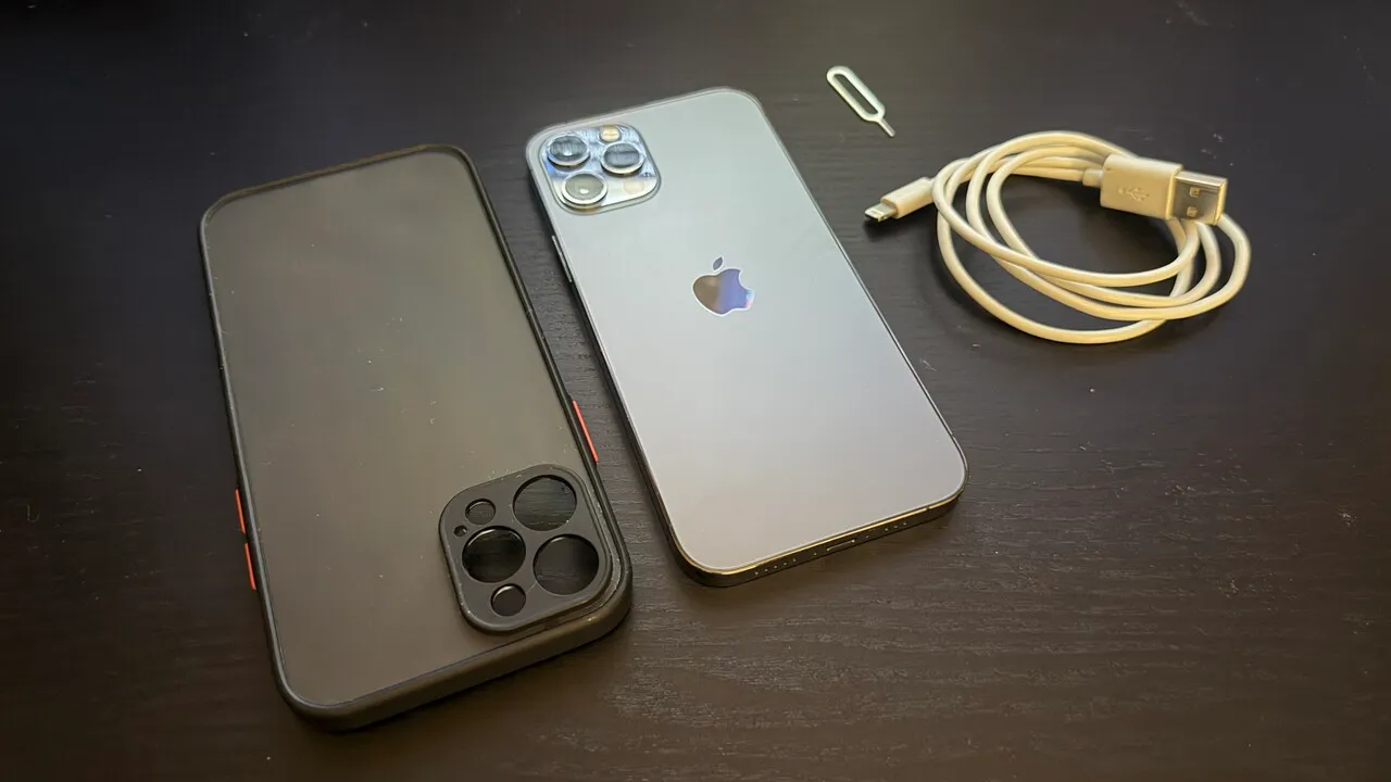 Iphone 12 pro 새것같은 컨디션 + 케이스 + 충전케이블
					전자/가전
					한인타운