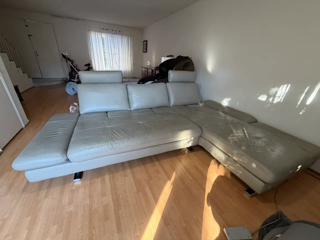 소파/실내 자전거/쉘프/책상 등등
					무빙세일
					Monterey Park