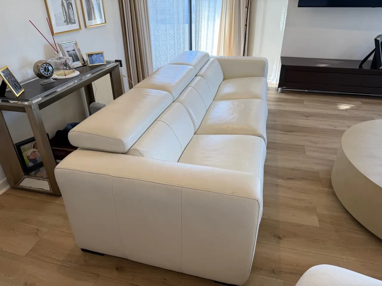 전동 리클라이너 쇼파 팝니다. $500
					기타
					Los Angeles