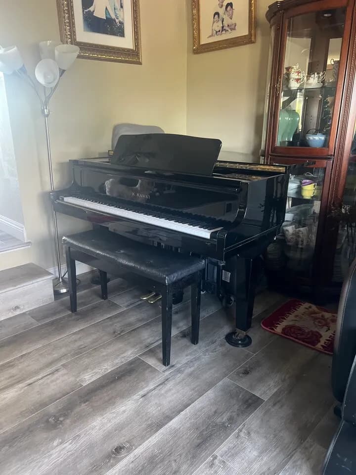 가와이 베이비 그랜드 피아노
					무빙세일
					월넛지역