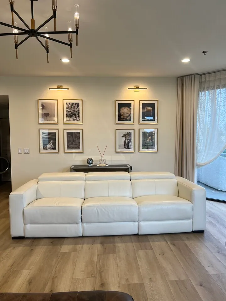 전동 리클라이너 쇼파 팝니다. $500
					가구
					Los Angeles