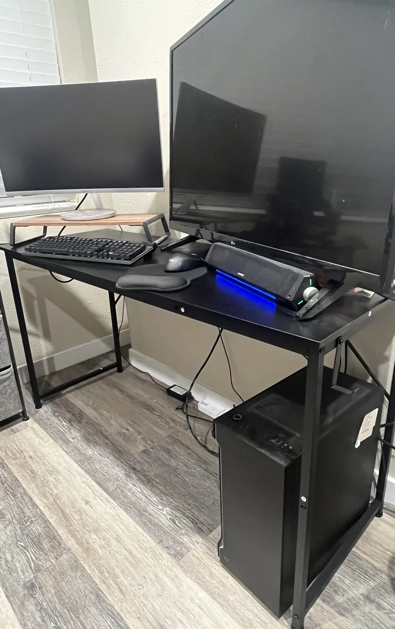 오피스용 55인치 책상 및 의자 판매합니다
					가구
					La 한인타운