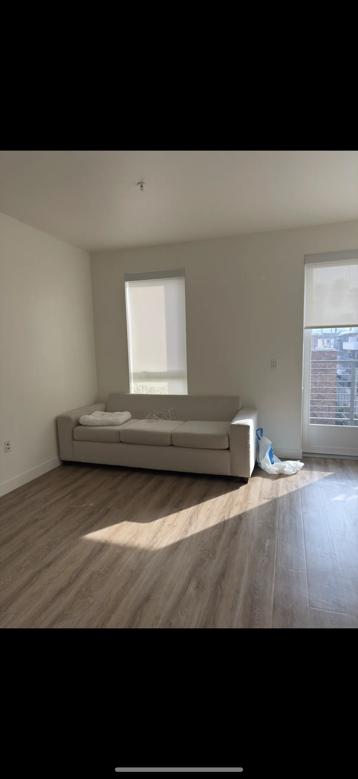 쇼파& 티비
					무빙세일
					Los Angeles