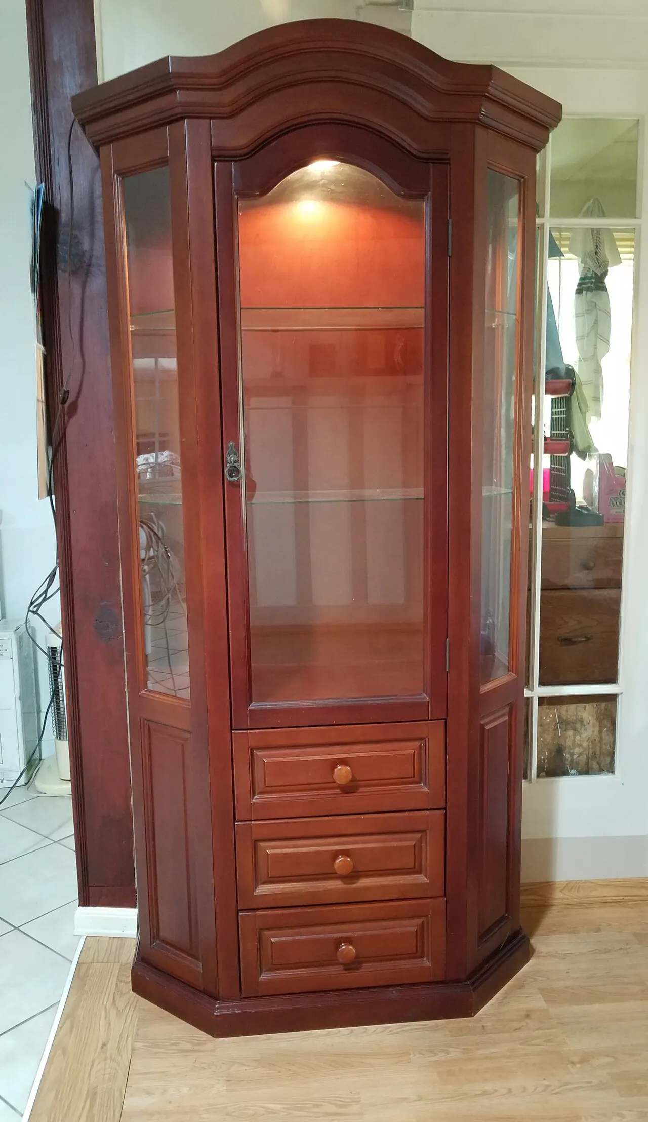 가구wines setup cabinet .와인잔 셑압장wines setup cabinet
					무빙세일
					LA